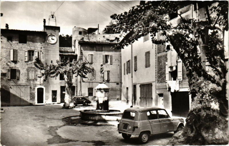 Carte postale ancienne Auriol Place Ste-Barbe à Auriol