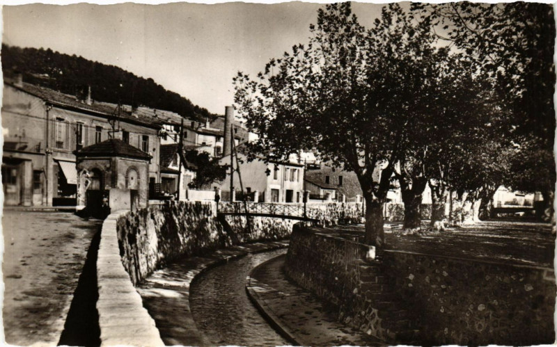 Carte postale ancienne Auriol Cours du 4 Septembre et Quai de l'Huveaune à Auriol