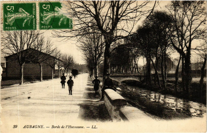 Carte postale ancienne Aubagne Bords de l'Huveaune à Aubagne