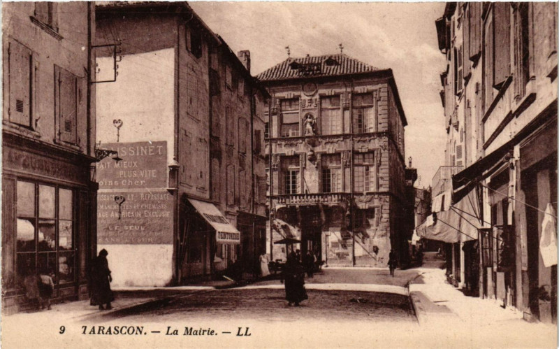 Carte postale ancienne Tarascon La Mairie à Tarascon