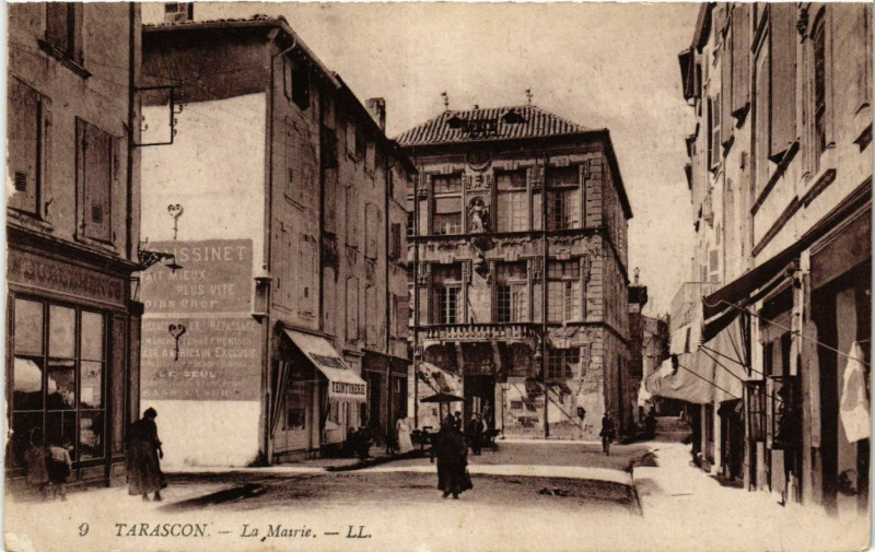 Carte postale ancienne Tarascon La Mairie à Tarascon