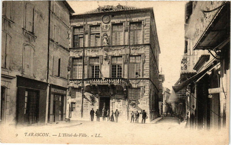 Carte postale ancienne Tarascon L'Hotel de Ville à Tarascon
