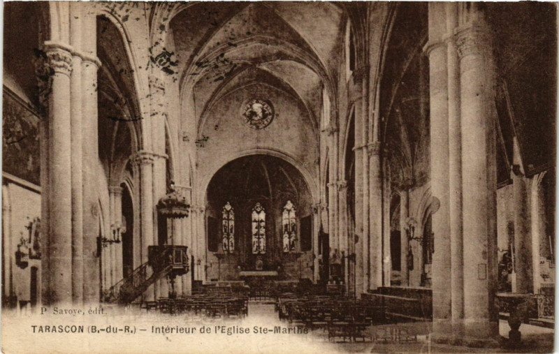Carte postale ancienne Tarascon Interieur de l'Eglise Ste-Marthe à Tarascon