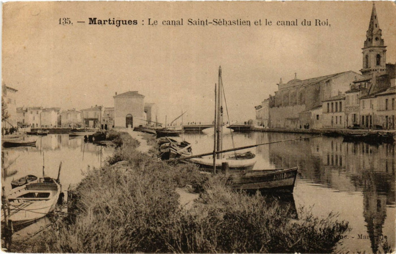 Carte postale ancienne Martigues Le canal St-Sebastien et le canal du Roi à Martigues