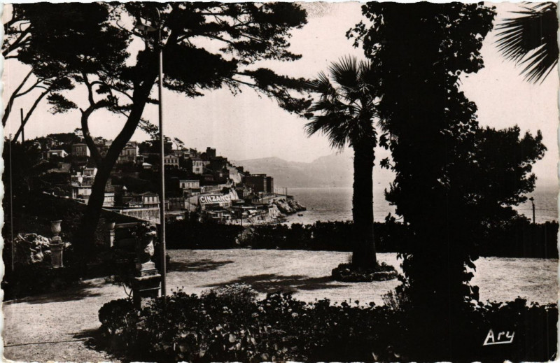 Carte postale ancienne Marseille Promenade de la Corniche-L'Anse du Prophete à Marseille