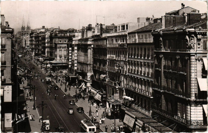 Carte postale ancienne Marseille La Cannebiere à Marseille