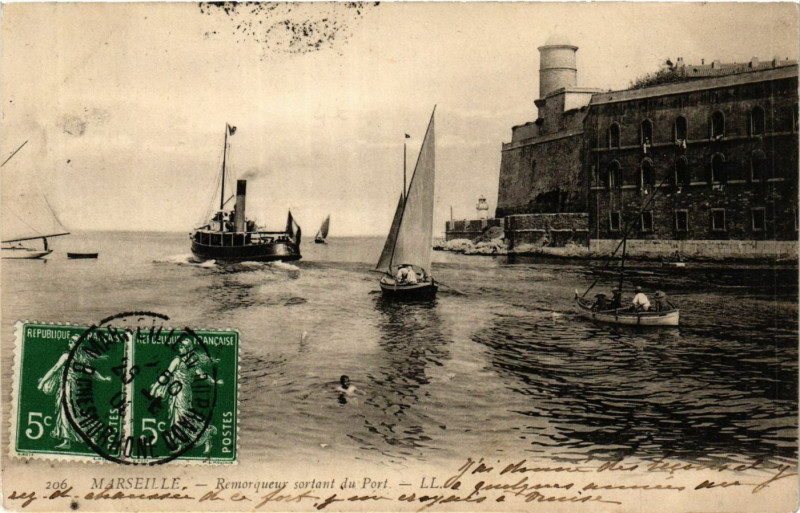 Carte postale ancienne Marseille Remorqueux sortant du Port à Marseille