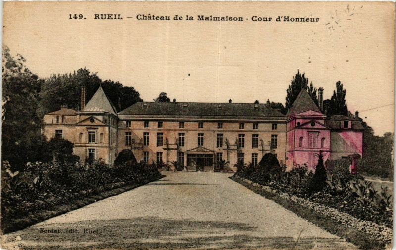Carte postale ancienne Rueil Chateau de la Malmaison-Cour d'Honneur