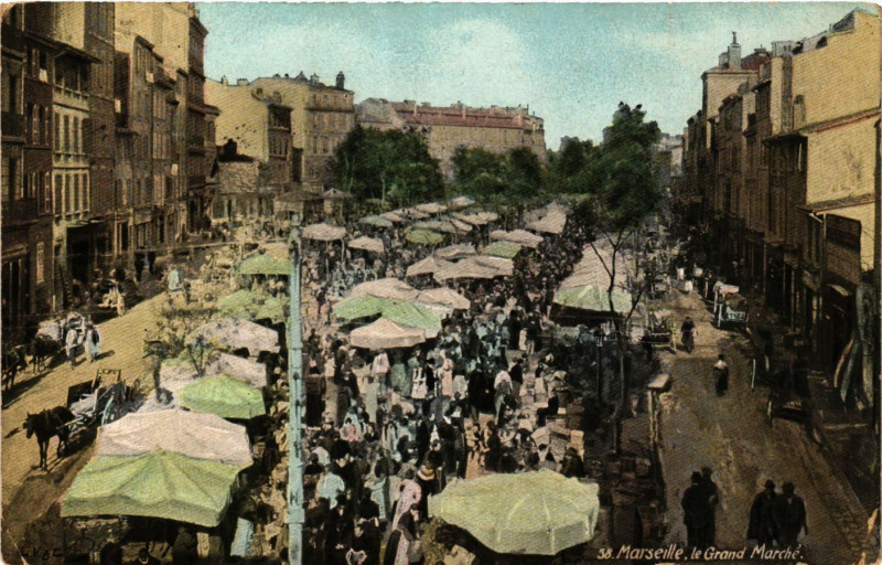 Carte postale ancienne Marseille Le Grand Marche à Marseille