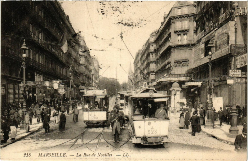 Carte postale ancienne Marseille La Rue de Noailles à Marseille