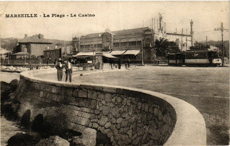 Carte postale ancienne Marseille La Plage-Le Casino à Marseille
