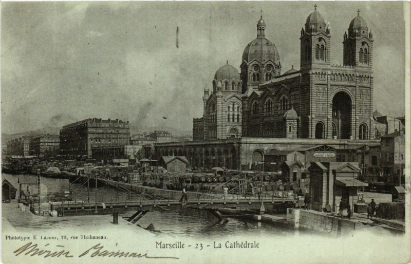 Carte postale ancienne Marseille La Cathedrale à Marseille