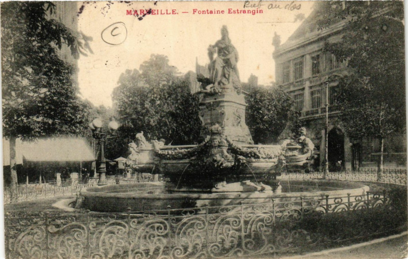 Carte postale ancienne Marseille Fontaine Estrangin à Marseille