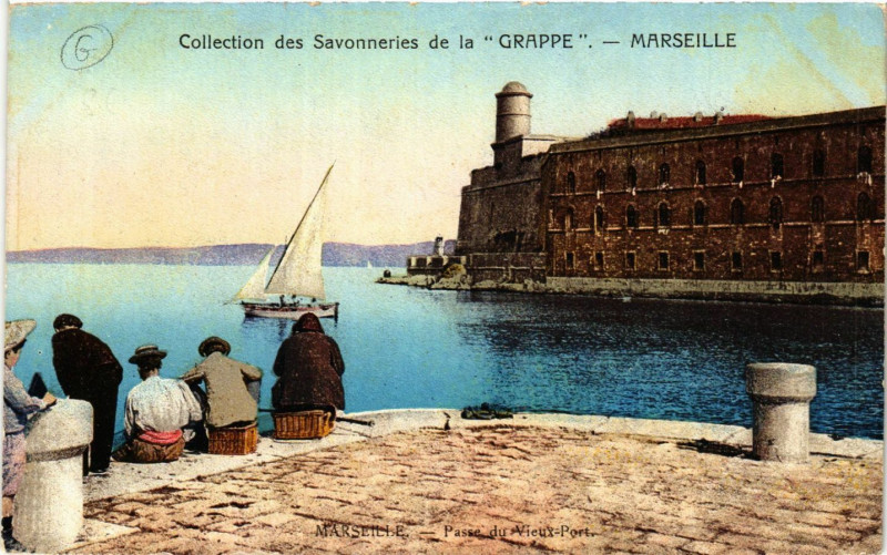 Carte postale ancienne Marseille Collection des Savonneries de la Grappe à Marseille