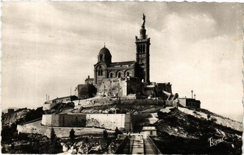 Carte postale ancienne Marseille Basilique de Notre Dame de la Garde à Marseille
