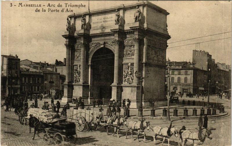 Carte postale ancienne Marseille Arc de Triomphe d la Porte d'Aix à Marseille