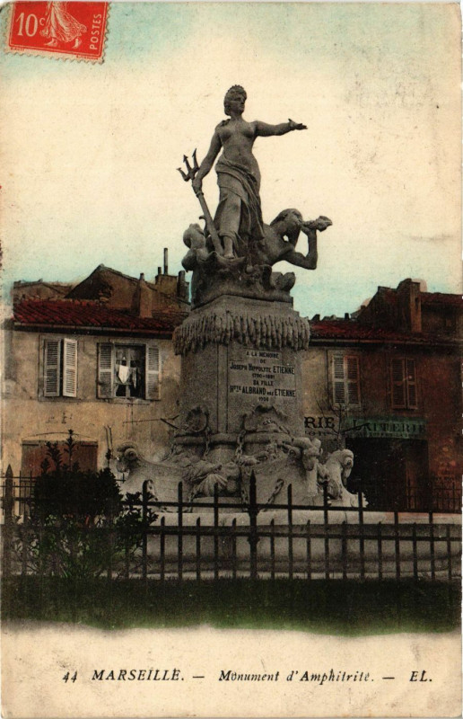 Carte postale ancienne Marseille Monumnet d'Amphitrite à Marseille