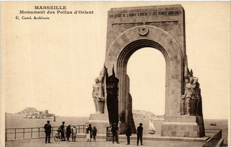 Carte postale ancienne Marseille Monument de Poilus d'Orient à Marseille