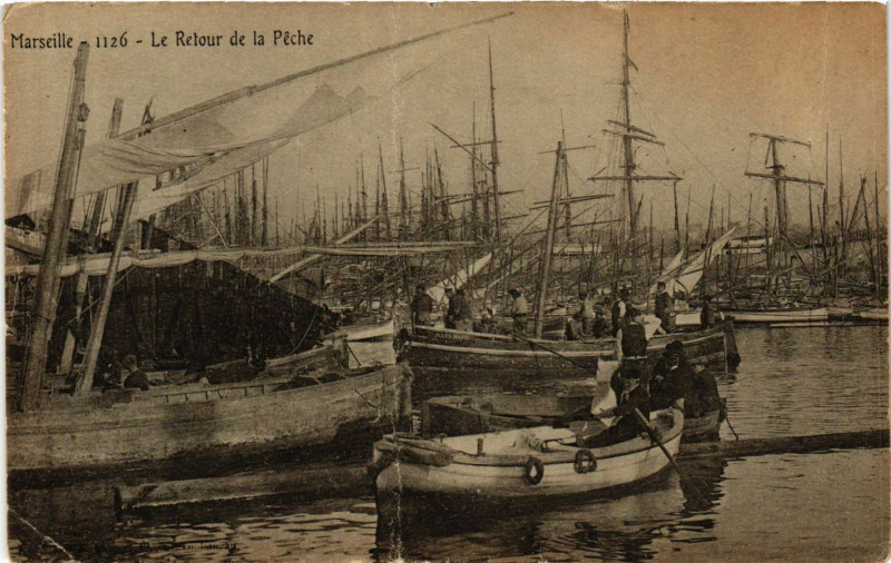 Carte postale ancienne Marseille Le Rtour de la Peche à Marseille