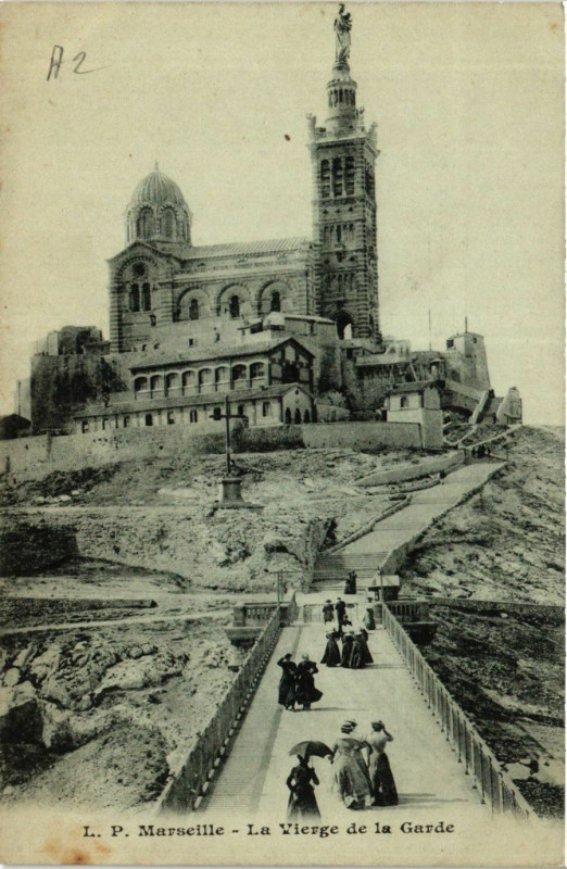 Carte postale ancienne Marseille La Vierge de la Garde à Marseille