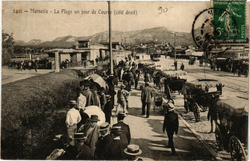 Carte postale ancienne Marseille La Plage un jour de Course à Marseille