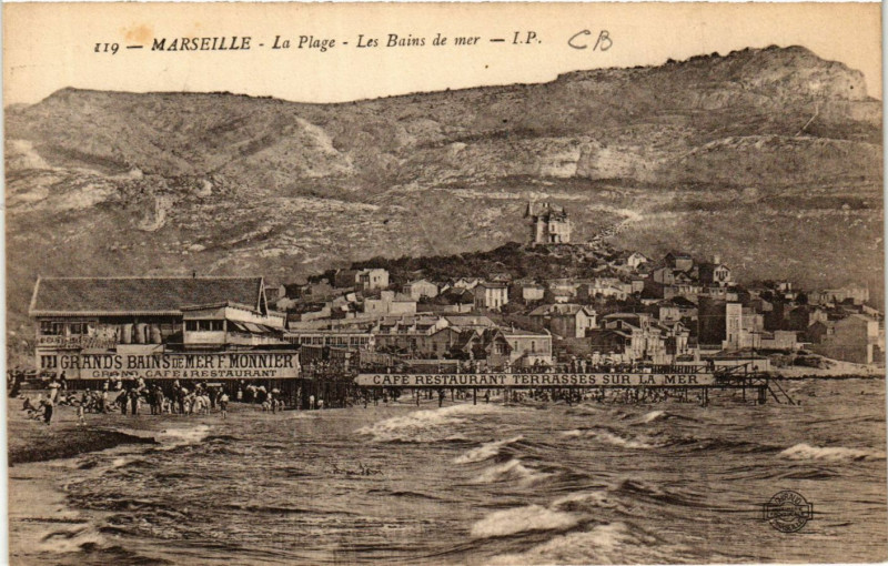 Carte postale ancienne Marseille La Plage Les Bains de mer à Marseille