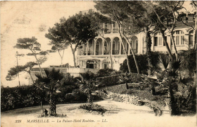 Carte postale ancienne Marseille La Palace-Hotel Roubion à Marseille