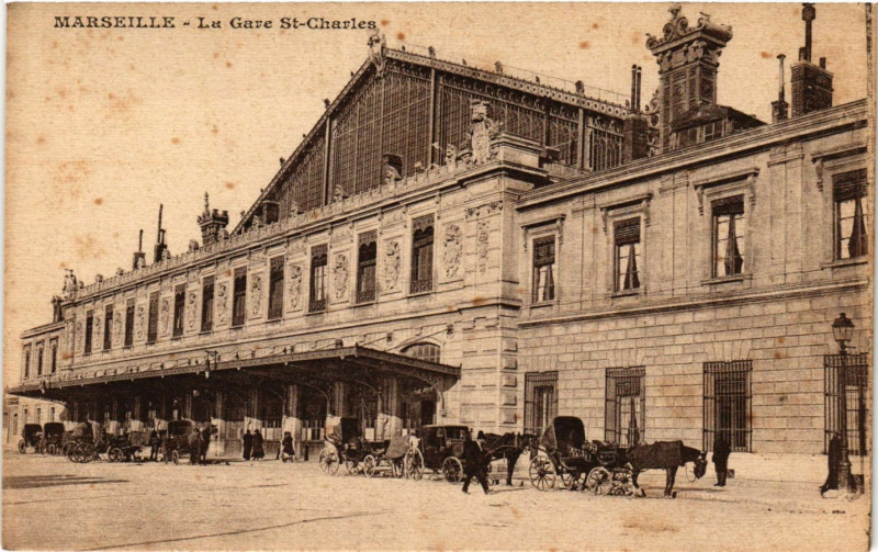 Carte postale ancienne Marseille La Gare St-Charles à Marseille