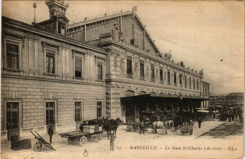 Carte postale ancienne Marseille La Gare St-Charles à Marseille