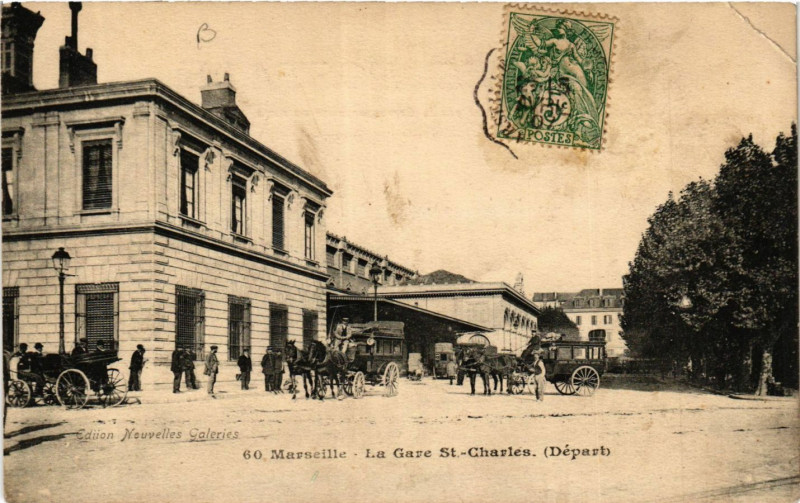 Carte postale ancienne Marseille La Gare St-Charles à Marseille