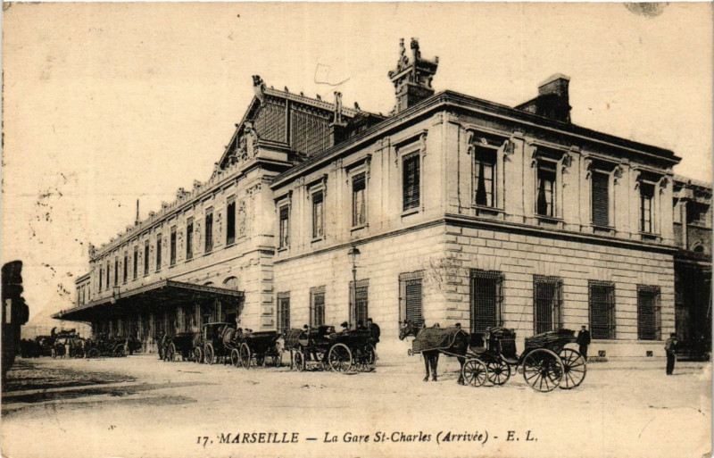 Carte postale ancienne Marseille La Gare St-Charles à Marseille