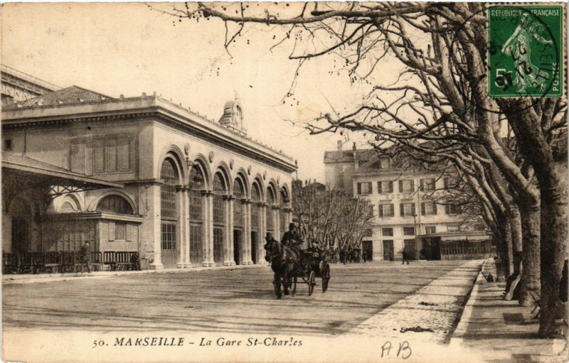 Carte postale ancienne Marseille La Gare St-Charles à Marseille