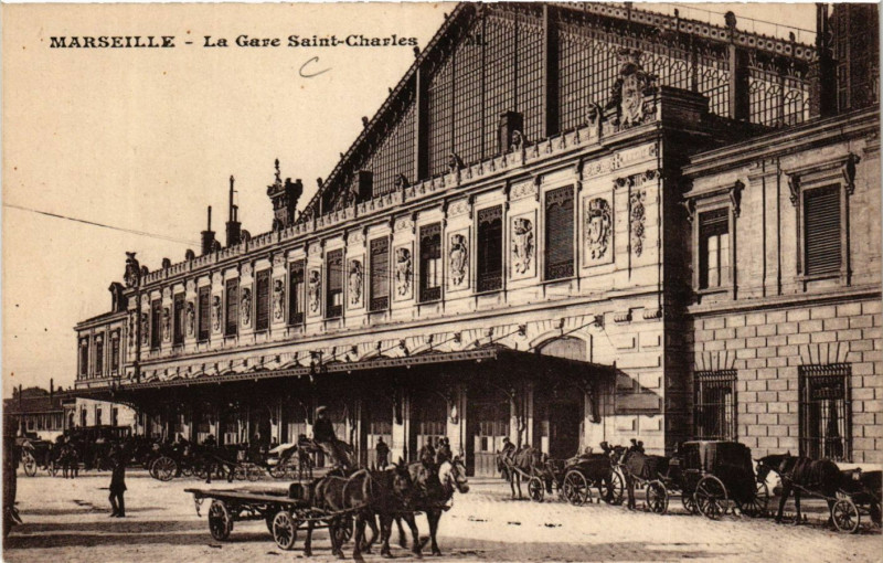 Carte postale ancienne Marseille La Gare St-Charles à Marseille