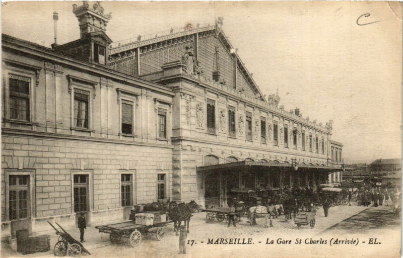 Carte postale ancienne Marseille La Gare St-Charles à Marseille