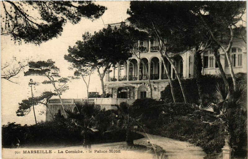Carte postale ancienne Marseille La Corniche le Palace-Hotel à Marseille