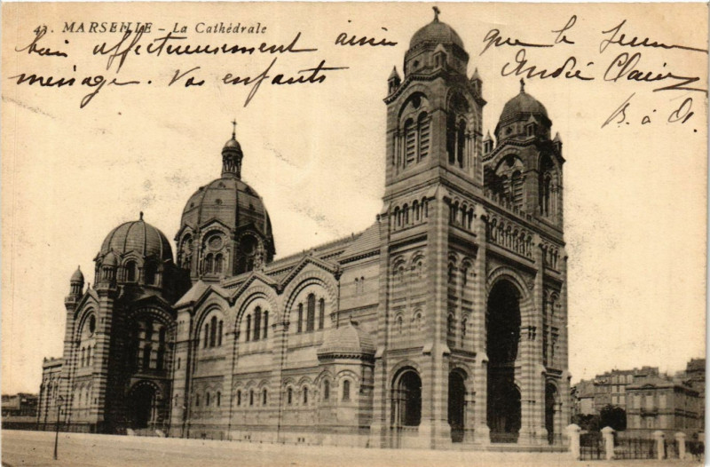 Carte postale ancienne Marseille La Cathedrale à Marseille