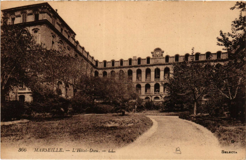 Carte postale ancienne Marseille l'Hotel-Dieu à Marseille
