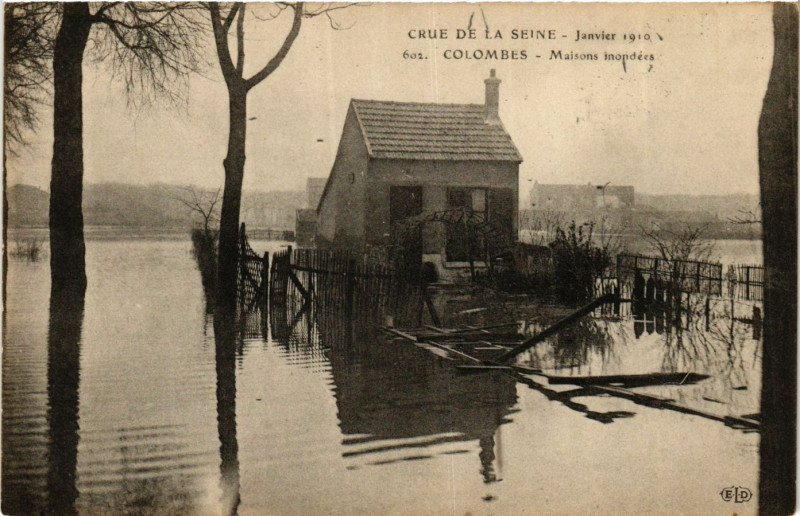 Carte postale ancienne Crue de la Seine Colombes Maisons Inondées à Colombes