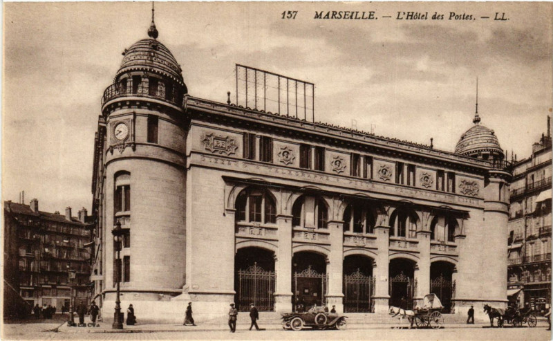 Carte postale ancienne Marseille L'Hotel des Postes à Marseille