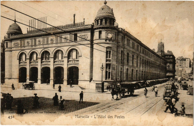 Carte postale ancienne Marseille L'Hotel des Postes à Marseille