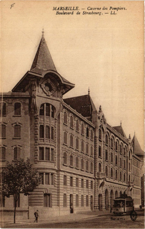 Carte postale ancienne Marseille Caserne des Pompiers Boulevard de Strasbourg à Marseille
