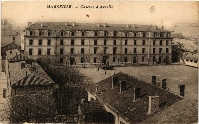 Carte postale ancienne Marseille Caserne d'Aurelles à Marseille