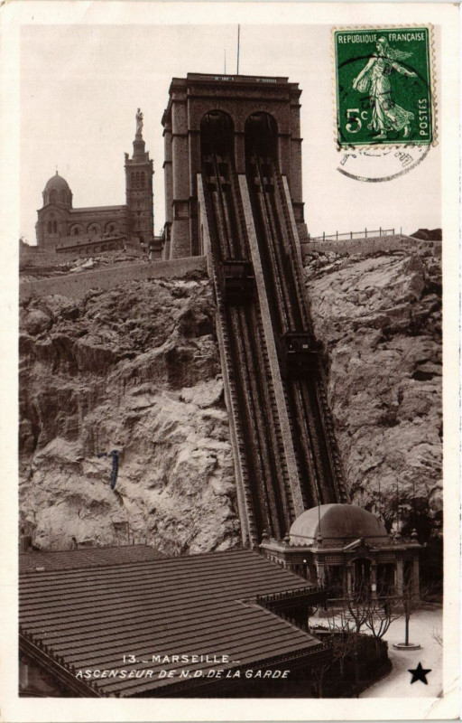 Carte postale ancienne Marseille Ascenseur de N. D. de la Garde à Marseille