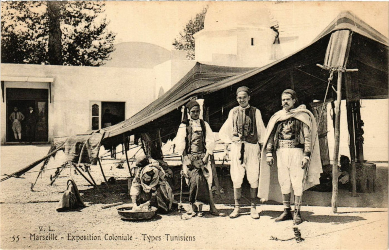 Carte postale ancienne Expo coloniale Marseille Types Tunisiens à Marseille