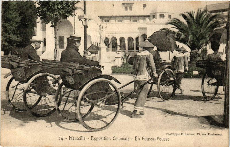 Carte postale ancienne Expo Coloniale Marseille En Pousse-Pousse à Marseille