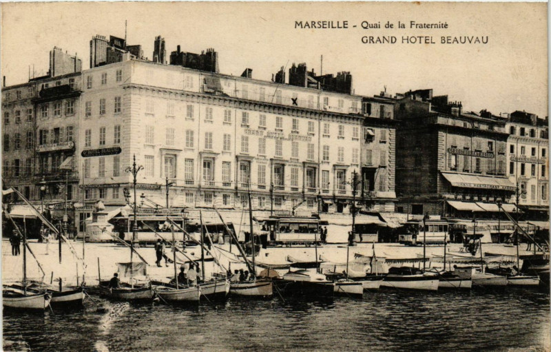 Carte postale ancienne Marseille - Quai de la Fraternite Grand Hotel Beauvau à Marseille