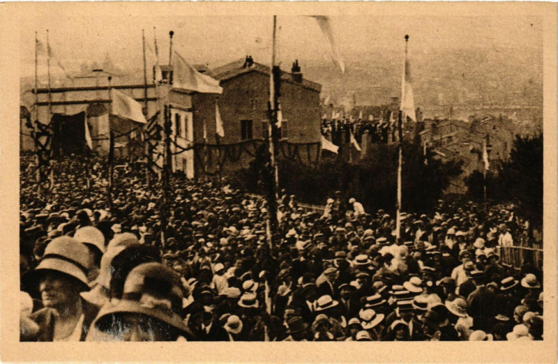 Carte postale ancienne Marseille - N.-D. de la Garde Fetes du Couronnement 18-21 Juin 1931 à Marseille