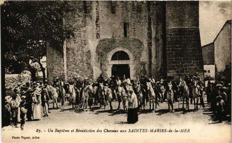 Carte postale ancienne Un Bapteme et Benediction des Chevaux aux Stes-Maries-de-la Mer