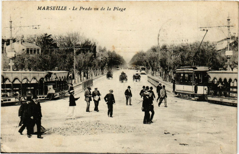 Carte postale ancienne Marseille - Le Prado vu de la Plage à Marseille