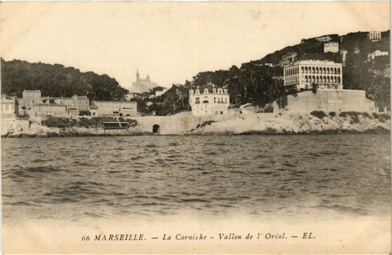 Carte postale ancienne Marseille - La Corniche - Valloon de l'Oriol à Marseille